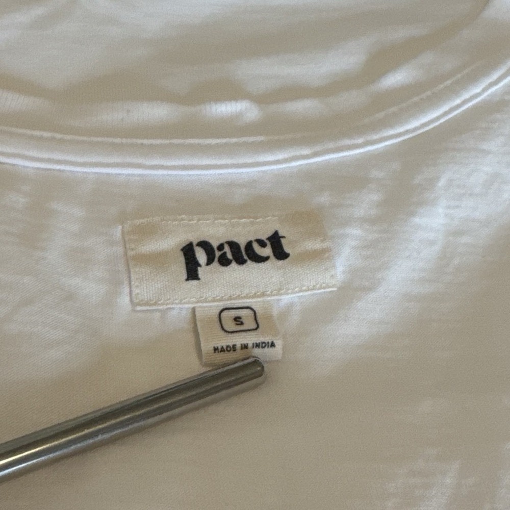Pact Women's White V-Neck Short Sleeve Organic Cotton T-Shirt S 2-Pack - Picture 3 of 9